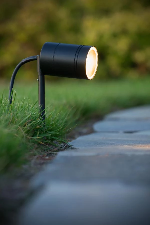 Lucide ARNE-LED - Garden spotlight - Ø 6,3 cm - LED - GU10 - 1x5W 2700K - IP44 - Black - atmosphere 2